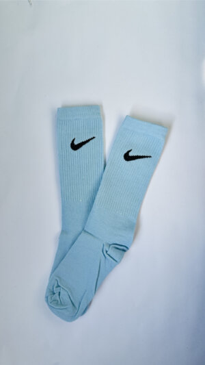 Nike celeste