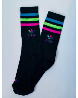 Adidas negra lineas turquesa-verde-fucsia