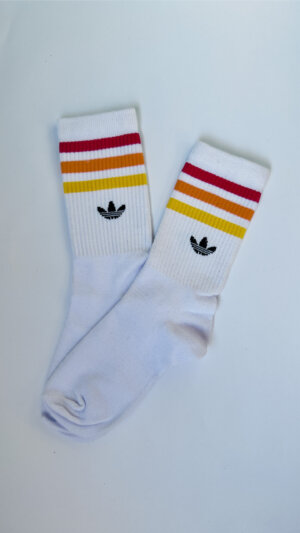 Adidas lineas roja-naranja-amarillo