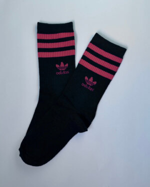 Adidas logo lineas rojas