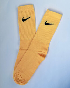 Nike amarilla