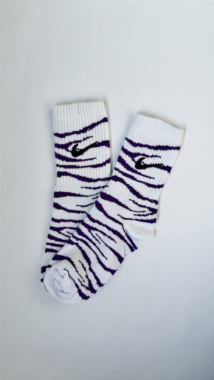 Nike lineas violetas
