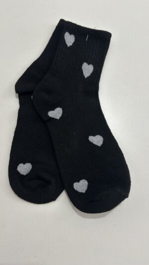 Corazoncito  blanco base negra
