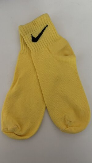 Nike amarillo