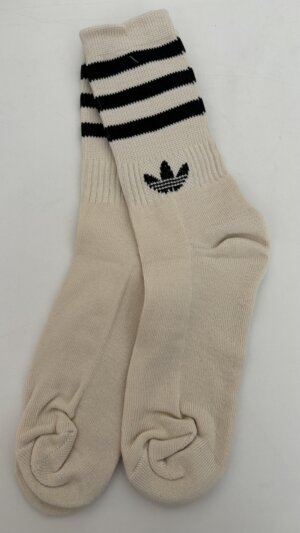 Adidas beige líneas negras