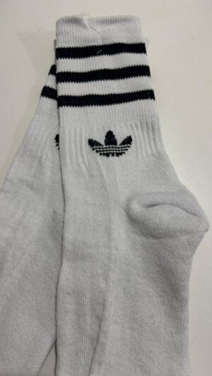 Adidas lineas negra con toalla