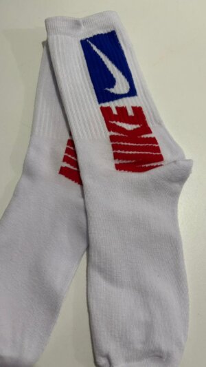 Nike azul y rojo logo